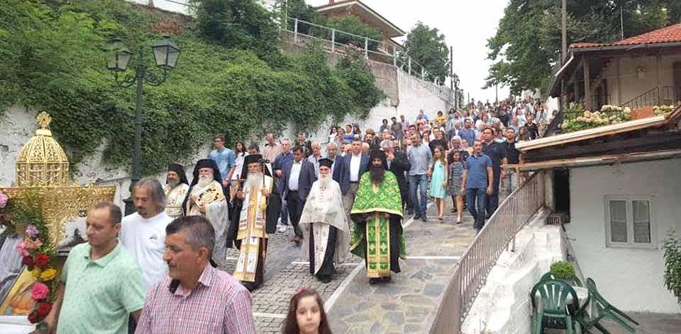 Στόν πανηγυρικό Ὄρθρο καί στήν Θεία Λειτουργία προέστη ὁ Μακαριώτατος Ἀρχιεπίσκοπος Ἀθηνῶν καί πάσης Ἐλλάδος κ. Καλλίνικος, συμπαραστατούμενος ὑπό τοῦ Παν/του Ἀρχιμανδρίτου π.