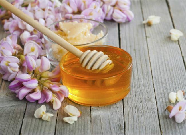 Μέλι και θεραπευτικές ιδιότητες Το μέλι εκτος απο τη ξεχωρισή γεύση και τη μεγάλη του συμβολή για