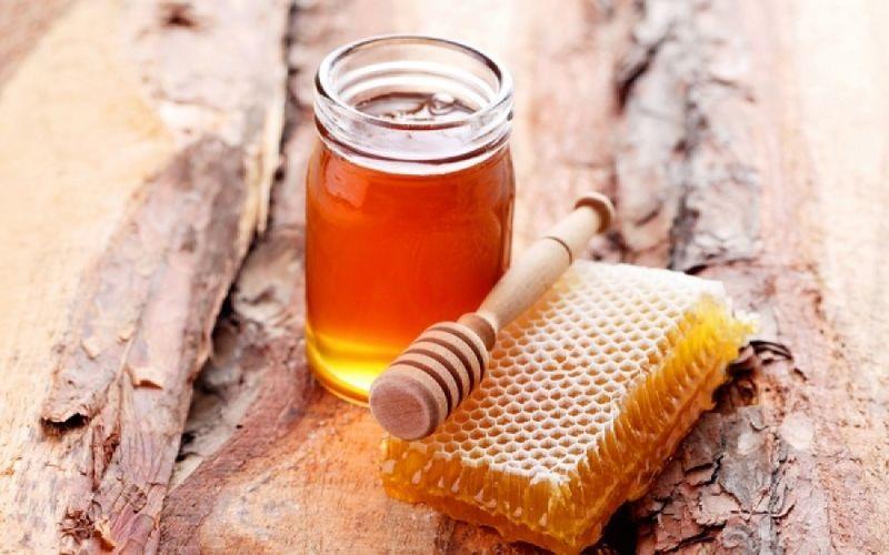 Για τη φαρυγγίτιδα και τον πονόλαιμο Διαλύστε σε 50ml νερό 25ml μέλι, κατά