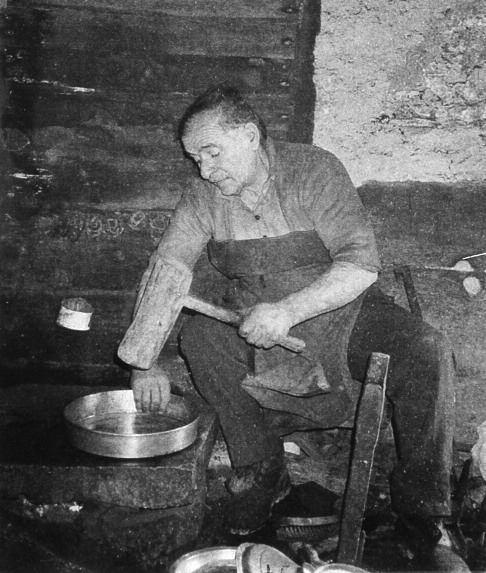 Το καλαντζίδικο του Μπέλλου έξω από την πύλη