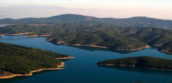 Θα συνεχίσουμε για την Καλαμπάκα με τα επιβλητικά Μετέωρα. Άφιξη στο ξενοδοχείο μας, δείπνο και διανυκτέρευση.