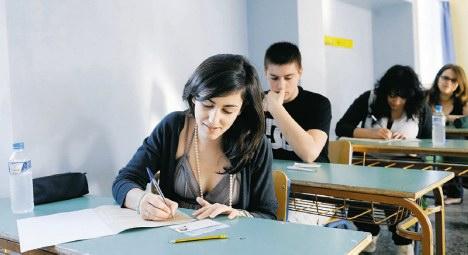 ΠΑΝΕΛΛΑΔΙΚΕΣ 2011 Μυστικά και παγίδες στο Μηχανογραφικό Οι αθέατες πλευρές και τι να προσέξετε Με ποιον τρόπο οι υποψήφιοι θα επιλέξουν σωστά τις σχολές που επιθυµούν.