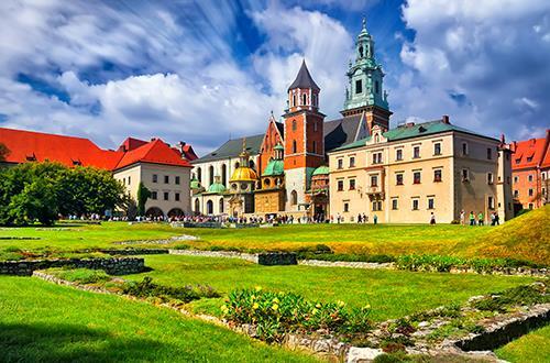 αρμονικά το παλιό με το νέο, η Βαρσοβία είναι μια πόλη έκπληξη και άξια θαυμασμού.