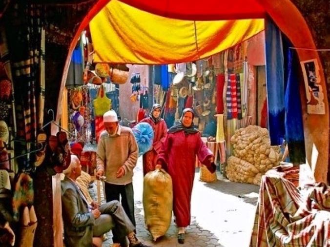 9η ημέρα: Ταγγέρη Ραμπάτ (ξενάγηση) Καζαμπλάνκα Πρωινή αναχώρηση με προορισμό την ήρεμη παραθαλάσσια πρωτεύουσα του Μαρόκου, το Ραμπάτ, μέσα από τα τείχη της οποίας κρύβεται μία μοντέρνα πόλη, με