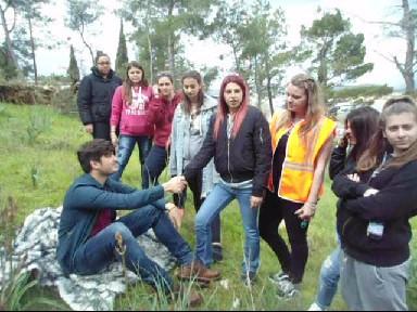 Γιάννη με λένε, είμαι από το διπλανό χωριό. Ναι, ναι, ευχαριστώ!