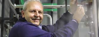 ΠΑΡΟΥΣΙΑΣΗ Η Πρώτη βρασιά για τη Lola της Λάρισας Στις ολοκαίνουργιες, σύγχρονες και άρτια εξοπλισμένες εγκαταστάσεις της Ζυθοποιίας Πηνειού πραγματοποιήθηκε πριν λίγες μέρες η πρώτη ζυθοποίηση.