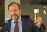 Έχουμε δει να κινείται κάτι και στο πεδίο των brewers pubs, επηρεάζει τα σχέδιά σας; Η µπύρα, ως ένα από τα πιο αγαπηµένα ποτά σε όλο τον κόσµο, δεν θα µπορούσε να µη συνδεθεί µε τη νέα τάση της