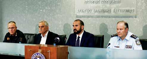 αδηφάγες φλόγες που τους καταδίωκαν.