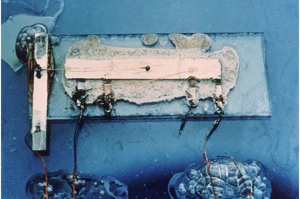 κυκλώματα (Integrated Circuits ICs), ή τσιπ Κατασκευή