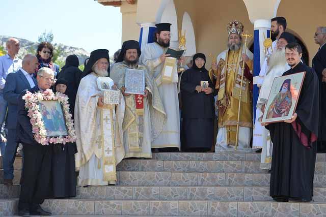 Ἑόρτιος Ἑσπερινὸς τελέσθηκε καὶ στὸν πανηγυρίζοντα Ἱερὸ Ναὸ Ἁγίας Τριάδος Λειβαδιᾶς, ὅπου χοροστάτησε ὁ Σεβ. Μητροπολίτης Θεσσαλονίκης κ. Γρηγόριος.