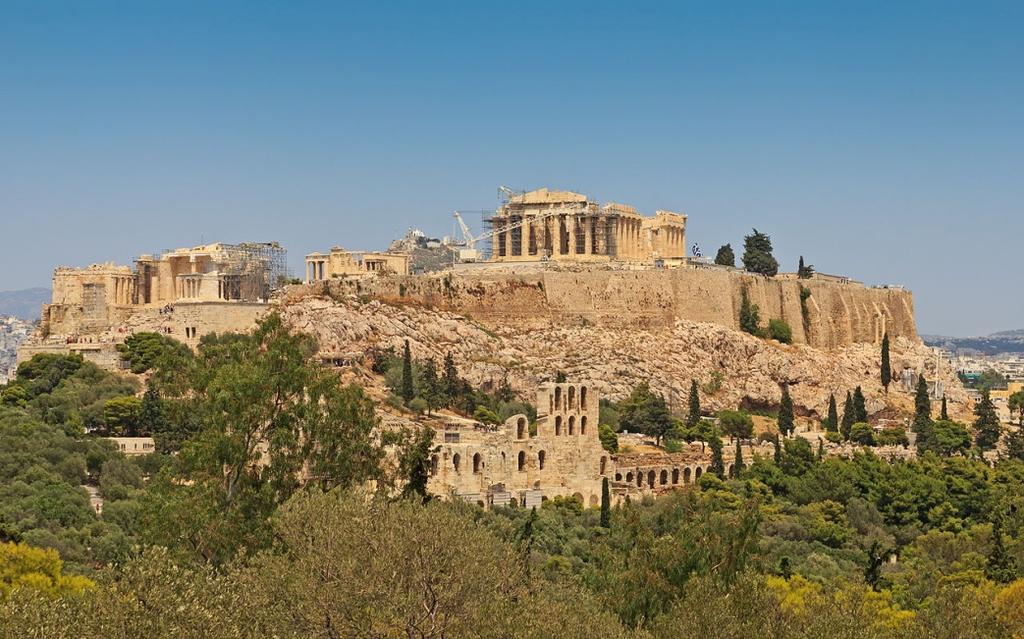 Η ΙΣΤΟΡΙΑ ΤΗΣ ΑΚΡΟΠΟΛΗΣ Η Ακρόπολη Αθηνών είναι ένας βραχώδης λόφος ύψους 156 μ. από την επιφάνεια της θάλασσας και 70 μ. περίπου από το επίπεδο της πόλης της Αθήνας.