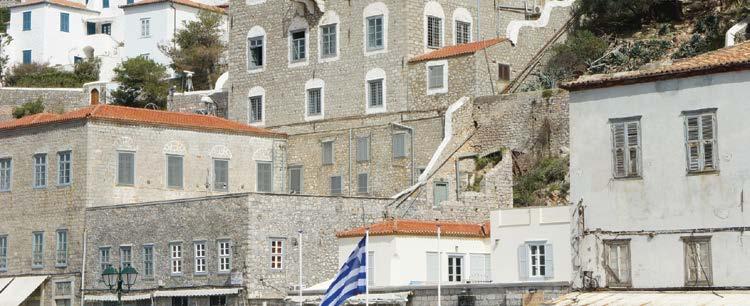 Η ναυτιλιακή κοινότητα, μέσω της Ένωσης Ελλήνων Εφοπλιστών (ΕΕΕ), υλοποίησε τα τελευταία χρόνια πρωτοβουλίες στήριξης μεγάλου αριθμού αδύναμων ομάδων του πληθυσμού που επηρεάστηκαν βαθύτατα από τις