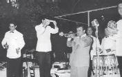 Κωνσταντινίδη Ουσιαστικά όμως η τζαζ κάνει την είσοδό της στην Ελλάδα μετά το 1940, με ηχογραφήσεις, εκπομπές ραδιοφώνου και μουσικά σύνολα.