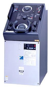 3) Αυτόματο πηδάλιο DECCA-Arkas all-electric steering system. 2.5 Ρυθμιστές μονάδες Γέφυρας.