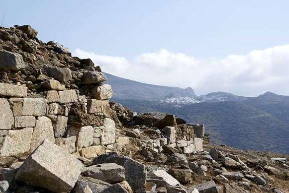 χωριό της Αιγιάλης. Από τον 4ο αιώνα αρχίζει ο εκχριστιανισμός της Αμοργού. Στην πρώιμη βυζαντινή περίοδο (7ος-9ος αι.