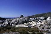 Οι κάτοικοι της Αμοργού εγκαταλείπουν σταδιακά τα παράλια και εγκαθίστανται στην ενδοχώρα σε πιο ασφαλείς θέσεις.