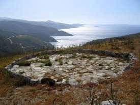 FLORA AMORGINA 33 Αλώνι στα Κατάπολα Στο μονοπάτι για την Αιγιάλη