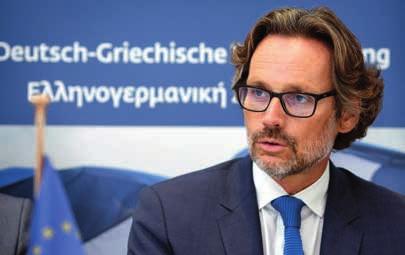 Η ΟΓΔΟΗ ΕΤΗΣΙΑ ΣΥΝΔΙΑΣΚΕΨΗ Jens Plötner Πρέσβης της Ομοσπονδιακής Δημοκρατίας της Γερμανίας στην Ελλάδα «Τα περασμένα οκτώ χρόνια, η ΕΓΣ ανέπτυξε μέσα από αρκετές καλές αλλά και δύσκολες στιγμές ένα