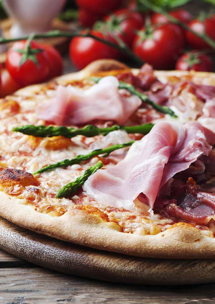 PIZZA MARGHERITA - 14 Με φρέσκια σπιτική σάλτσα τομάτας, μοτσαρέλα ωρίμανσης 4 εβδομάδων, σκαμόρτσα, τοματίνια datteri, φρέσκια τρυφερή μοτσαρέλα, φρέσκα φύλλα βασιλικού και έξτρα παρθένο ελαιόλαδο.