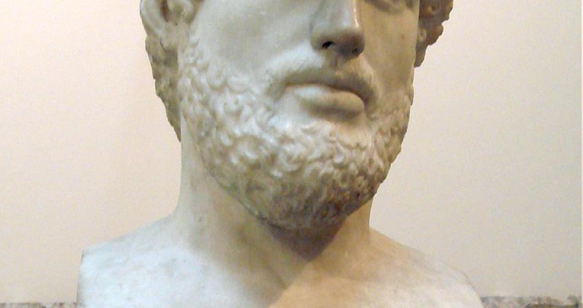 Όλοι έχουν τα ίδια δικαιώματα έναντι των νόμων στις ιδιωτικές τους διαφορές, ενώ ως προς την θέση τους στον δημόσιο βίο κάθε ένας, ανάλογα με την επίδοση σε κάποιο τομέα, προτιμάται