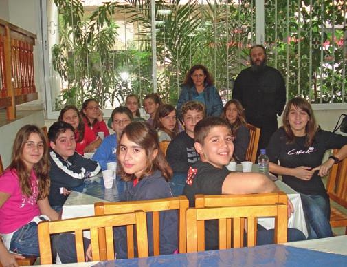 Ἡλία Κάτσο καὶ τὴν οἰκογένειά του γιὰ τὴν εὐγενικὴ προσφορά του πρὸς τοὺς νέους τῆς Ἐνορίας μας καὶ τὴν κ. Σοφία Λουκᾶ ποὺ μᾶς χάρισε μοναδικὲς στιγμὲς γέλιου καὶ ψυχικῆς ξεκούρασης.