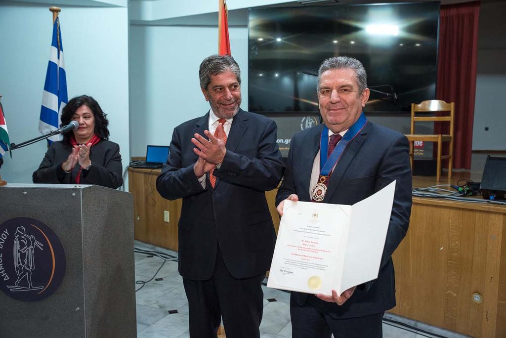 Μετάλλιο της Αξίας και της ιάκρισης, «Χρυσή Βαθμίδα», απένειμε στον ήμαρχο Ιλίου και Συντονιστή του Αυτοδιοικητικού ικτύου Στήριξης του Παλαιστινιακού Ζητήματος Νίκο Ζενέτο, ο Πρέσβης της