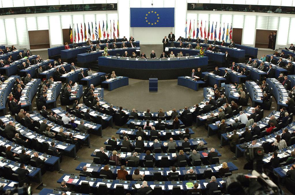 Αρμοδιότητες Ευρωπαϊκού Κοινοβουλίου Νομοθετικές Εγκρίνει νομοθετικές πράξεις της Ε.Ε, μαζί με το Συμβούλιο της Ε.Ε, με βάση προτάσεις της Ευρωπαϊκής Επιτροπής.