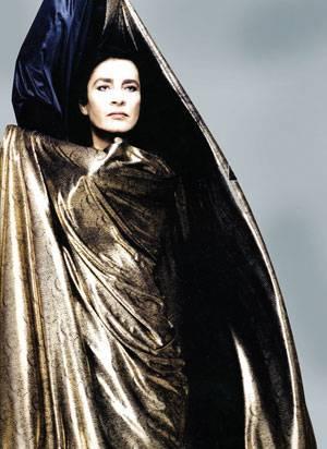 Ειρήνη Παπά ντυμένη από τον Μετζικώφ, 1994, «Θεοδώρα» σε