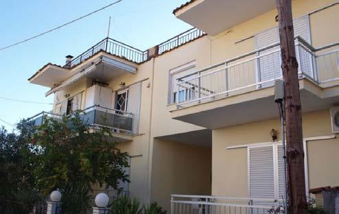 Eleni 7-8 λεπτά Θάσος To κατάλυμα βρίσκεται σε ήσυχο μέρος στον Λιμένα και απέχει 7-8 λεπτά από το κέντρο και την παραλία. Αποτελείται από δίκλινα,τρίκλινα και τετράκλινα δωμάτια.