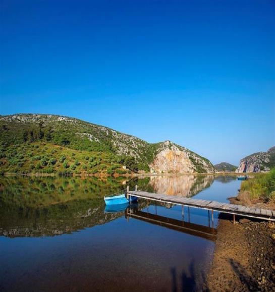 Port of Kofos (Porto Kofos) lies in the southern region of Sithonia and was considered to be the second port