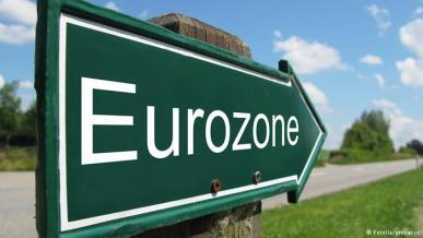 -- Die Welt: Δυσμενές το οικονομικό κλίμα σε ολόκληρη την ευρωζώνη «Το οικονομικό κλίμα στη ζώνη του ευρώ υποχώρησε κάτω από τo μηδέν, για πρώτη φορά μετά το 2014. Αυτό οφείλεται και στο Brexit.