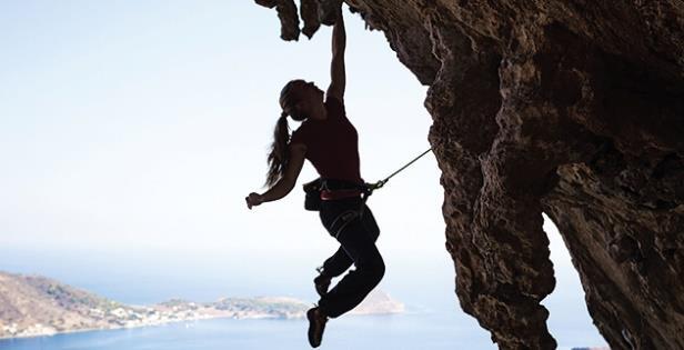 στη Βαράσοβα Στις πλαγιές της Βαράσοβας έχουν χαραχθεί μέχρι σήμερα περίπου 90 διαδρομές αναρρίχησης κλιμακούμενης