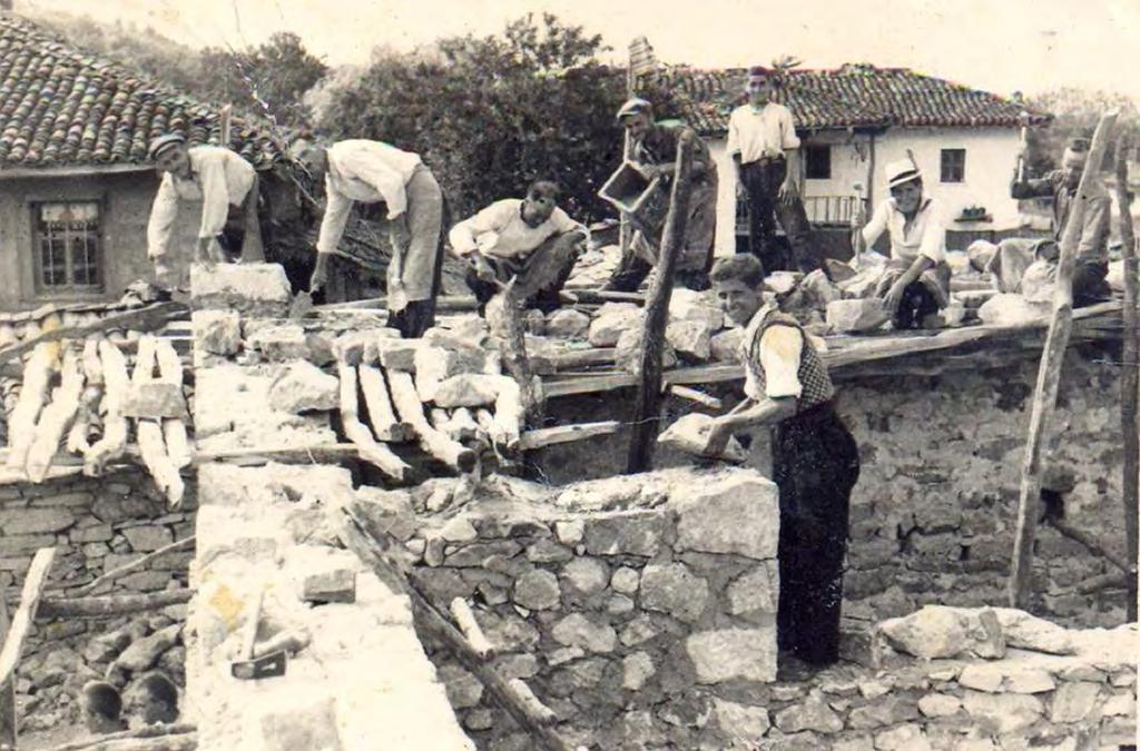 όνομα του παιδιού. Ο πρώτος που έφτανε, έπαιρνε τον μιζντέ δηλαδή το μεγαλύτερο χαρτζιλίκι.