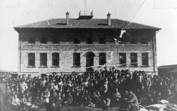 Από σχετική κατάσταση με ημερομηνία 5 Οκτωβρίου 1925 και υπογραφή του Υποδιοικητή Ασφαλείας Βασματζίδη προκύπτει ότι την περίοδο εκείνη υπήρχαν 2 πλανόδιοι, 7 βιοτέχνες (σανδαλοποιοί, σαρωθροποιοί,