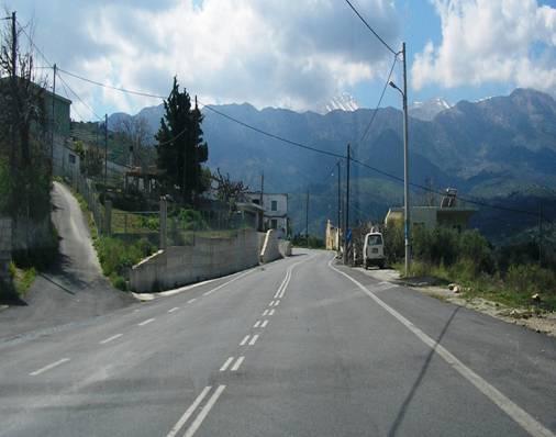 (φωτ.3,4) Κατασκευή σωληνωτού οχετού στις Βρύσες (στο δρόμο προς Σφακιά) συνολικού μήκους 360,00μ.