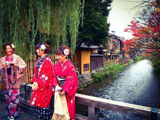 προτιμήσεις. Οι Γιαπωνέζοι λένε πως «η Οσάκα είναι η πόλη για να βγάλεις λεφτά, το Κιότο για να ψωνίσεις και το Τόκιο για να διασκεδάσεις».