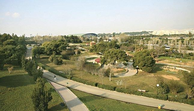 Το όραμά μας είναι μια μέρα το Γαλάτσι να συνδυάζει τις υποδομές του κέντρου με τις ανέσεις του προαστίου, αξιοποιώντας όλα τα πλεονεκτήματα που προκύπτουν από τη θέση της πόλης μας στο χάρτη της