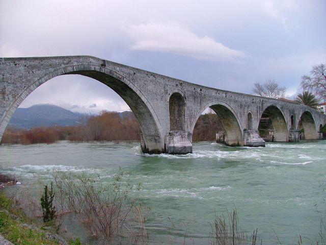 Αλφειός Είναι ο πιο σημαντικός ποταμός της Πελοποννήσου. Λέγεται και Ρουφιάς, που προέρχεται από λαϊκή παρετυμολογία μετά από πολλές μεταπτώσεις: Αλφειός - Αλφειάς - Αρφειάς Ρουφιάς.