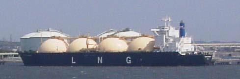 Πλοία μεταφοράς υγροποιημένων αερίων Τα πλοία μεταφέρουν φυσικά αέρια για τις ανάγκες μεταφοράς τους, υγροποιούνται είτε