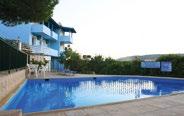 Ταξιδιωτική ασφάλιση. ERYTHA BEACH ΚΑΡΦΑΣ 4 Το Erytha Hotel & Resort βρίσκεται ακριβώς επάνω στην αμμώδη παραλία του Καρφά στη Χίο.