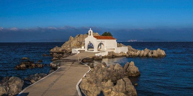 GOLDEN SAND ΚΑΡΦΑΣ 4 Το Golden Sand Hotel βρίσκεται στην αμμώδη παραλία του Καρφά και προσφέρει κλιματιζόμενα δωμάτια με μπαλκόνι.