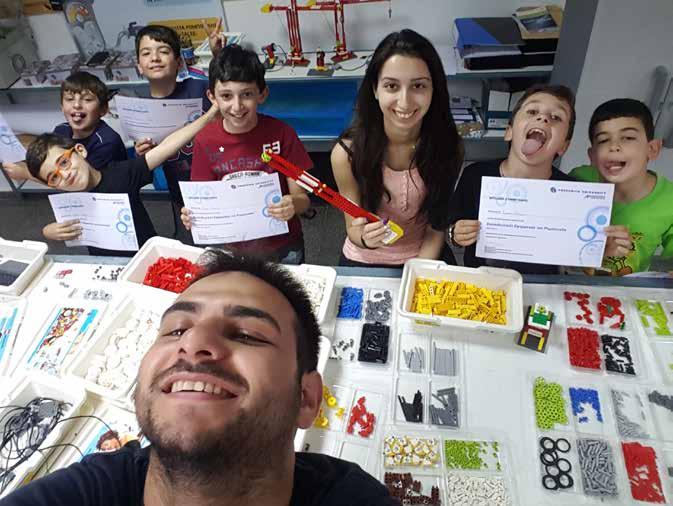 Τα περισσότερα είναι κατασκευές που έχουν δημιουργηθεί από το προσωπικό του εργαστηρίου αλλά και φοιτητές που διεξάγουν τις πτυχιακές τους εργασίες στον τομέα της ρομποτικής.
