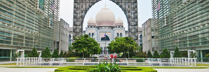 σουλτανάτο του Μπρουνέι. 2η ΗΜΕΡΑ: ΚΟΥΑΛΑ ΛΟΥΜΠΟΥΡ (ΞΕΝΑΓΗΣΗ ΠΟΛΗΣ, ΣΠΗΛΙΕΣ ΜΠΑΤΟΥ) Άφιξη στην πρωτεύουσα της Μαλαισίας, την Κουάλα Λουμπούρ.