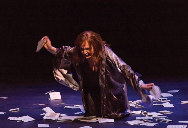 05/06 Όπερα/Opera 12 Εναλλακτική Σκηνή της Εθνικής Λυρικής Σκηνής Η ανθρώπινη φωνή του Φρανσίς Πουλένκ Η διεθνώς καταξιωμένη υψίφωνος της ΕΛΣ, Έλενα Κελεσίδη, βιώνει τις τελευταίες στιγμές μιας
