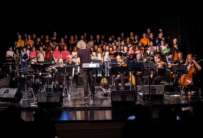 Συναυλία/Concert 27/07 Ορχήστρα των Κυκλάδων Αξέχαστη εκδρομή 39 Η Ορχήστρα των Κυκλάδων σε συνεργασία με τη Σχολή Λαϊκής Μουσικής «Εν χορδαίς & Οργάνοις», τιμά τη μνήμη του μεγάλου στιχουργού,