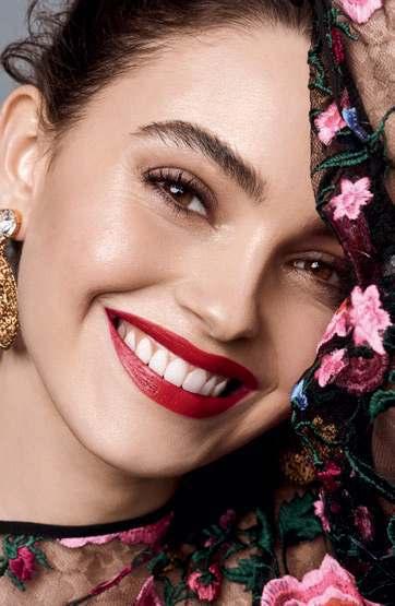 ΣΑΡΡΩΣΤΕ ΤΗ ΣΕΛΙΔΑ ΜΕ ΤΗΝ ORIFLAME APP ΜΕΤΑΤΡΕΨΤΕ ΤΑ ΧΕΙΛΗ ΣΑΣ ΣΕ ΕΡΓΟ ΤΕΧΝΗΣ