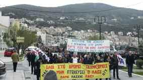αγροτών. Στα δύο μπλόκα της Κατερίνης παραβρέθηκε η αντίστοιχη Ομάδα Γυναικών της περιοχής, για να δηλώσει τη συμπαράσταση και την αλληλεγγύη της.
