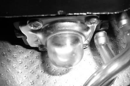 checking the oil Check before use! DANGER! Danger of injury! Do not operate the device unless you did not find any faults.