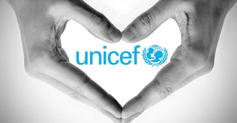 Unicef Προςφϋρει ςτα παιδιϊ την καλύτερη δυνατό αρχό ςτη ζωό. Βοηθϊει τα παιδιϊ να επιβιώςουν και να αναπτυχθούν.