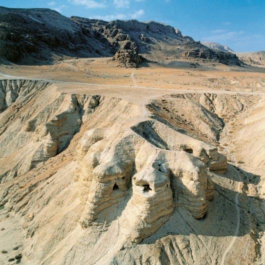 Μια κατσίκα και η περιέργεια ενός βεδουίνου έγιναν η αιτία της σπουδαίας ανακάλυψης Για χιλιάδες χρόνια στην έρημο της Ιουδαίας υπήρχαν θαμμένα μυστικά στη άμμο που περίμεναν τον νεαρό Βεδουίνο